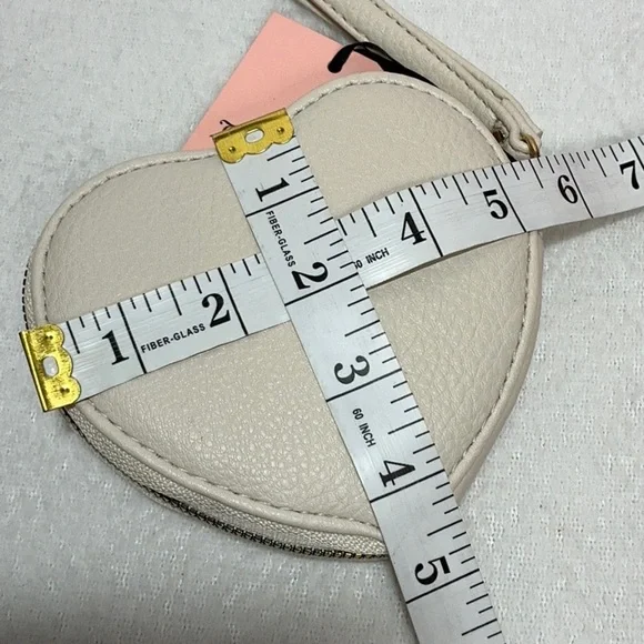 Juicy Couture Cream Heart Wristlet Coinpurse - Picture 5 of 9